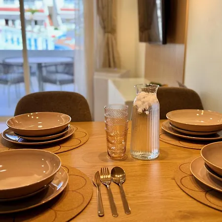 Sunny Escapes, Newly Renovated - Playa De Americas Appartement