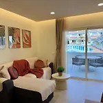 Sunny Escapes, Newly Renovated - Playa De Americas Апартаменты Плая-де-лас-Америкас