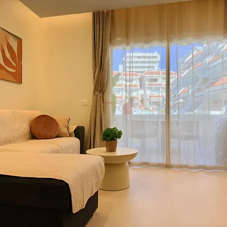 Sunny Escapes, Newly Renovated - Playa De Las Americas Apartment
