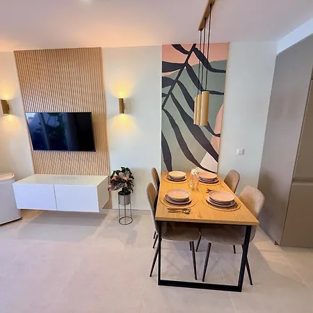 Sunny Escapes, Newly Renovated - Playa De Americas Apartman Playa de las Américas
