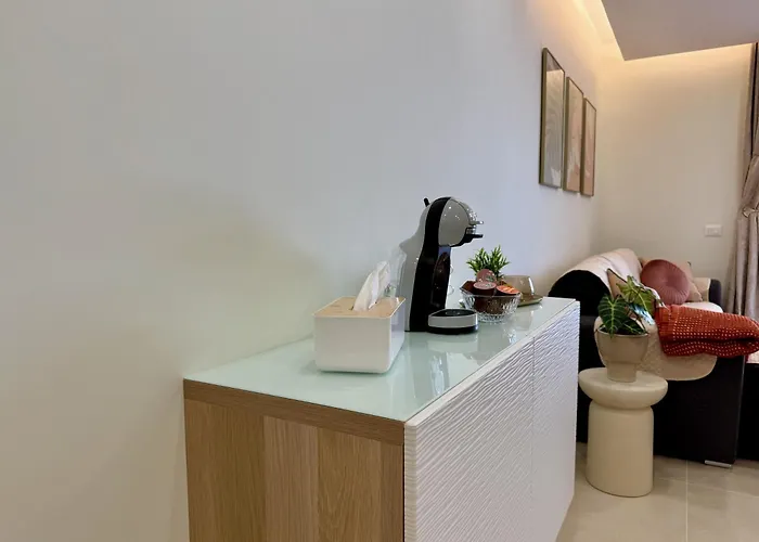 Sunny Escapes, Newly Renovated - Playa De Las Americas Apartmán *