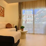 Sunny Escapes, Newly Renovated - Playa De Americas Apartment