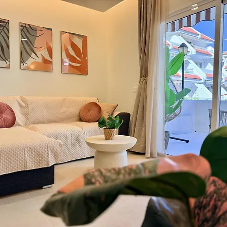 Sunny Escapes, Newly Renovated - Playa De Americas Daire *