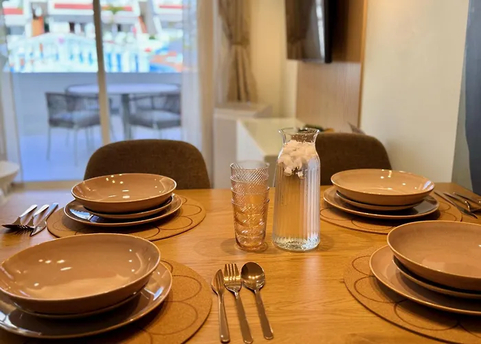 Sunny Escapes, Newly Renovated - Playa De Americas Apartament